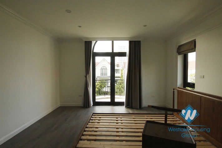 A gorgeous villa in Vinhome Riverside Long Bien for rent